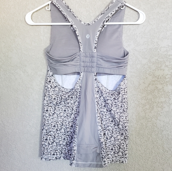 Lululemon floral  tank top size 4. - Picture 3 of 5